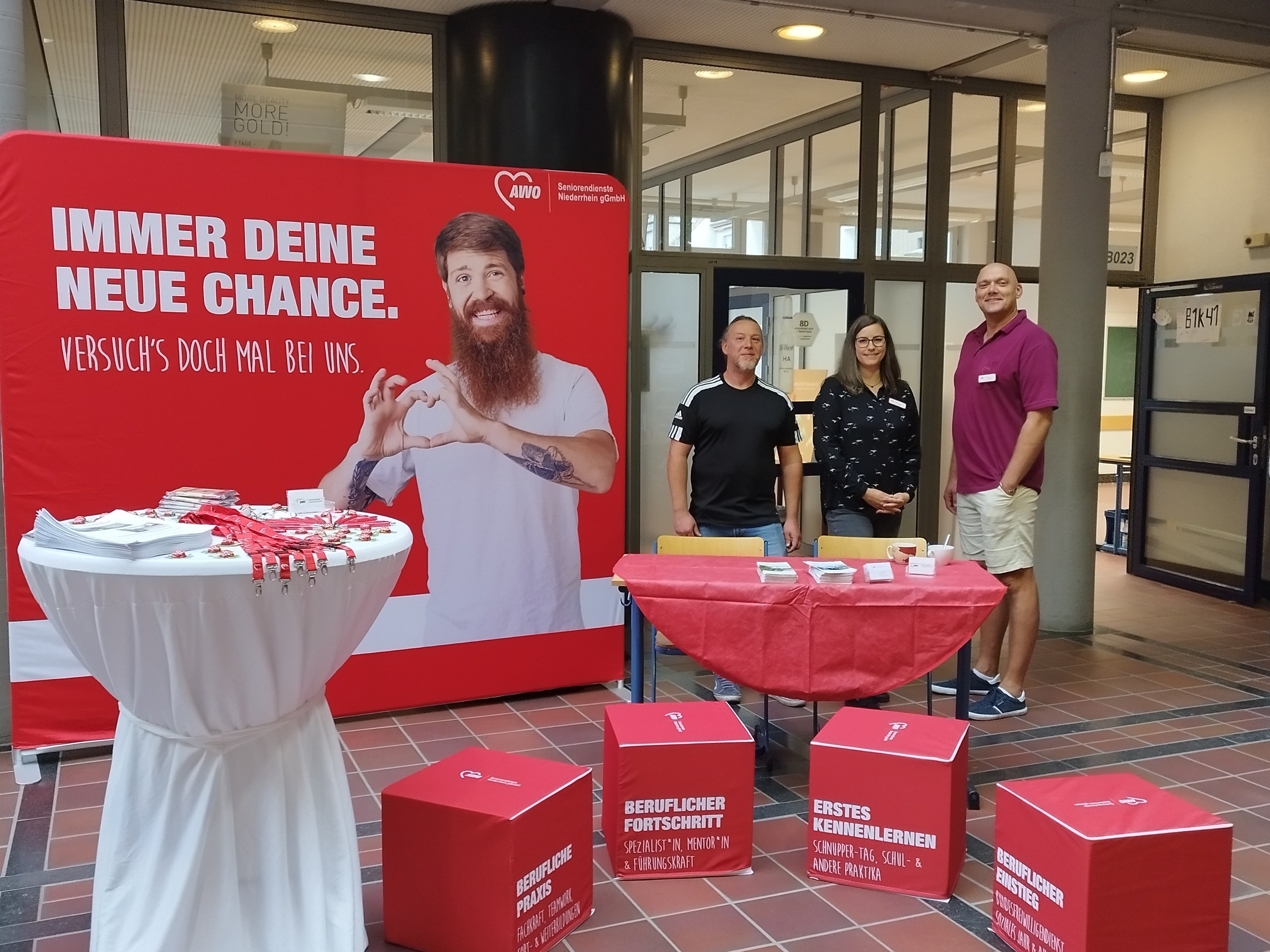 Das Bild zeigt den Stand der AWO Seniorendienste bei der Pflegemesse in Mönchengladbach