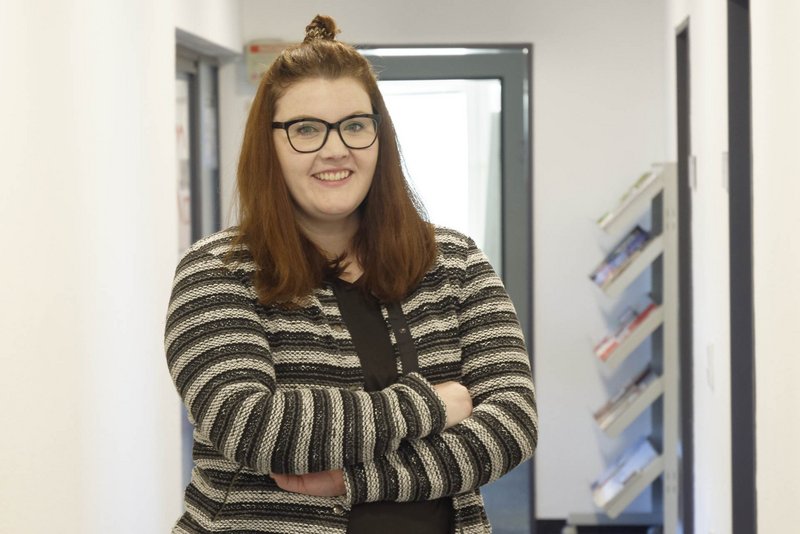 Das Foto zeigt ein Portrait von Kimberly Bauer